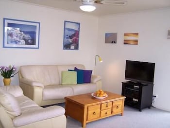 Beachfront Apartments - Foster Accommodation 6