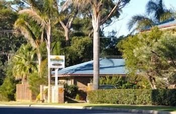 Beachfront Apartments - Foster Accommodation 0