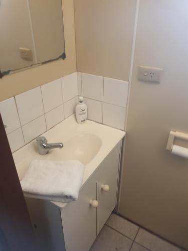 Newell Hwy Caravan Park - Foster Accommodation 4