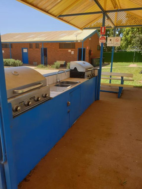 Newell Hwy Caravan Park - Foster Accommodation 5
