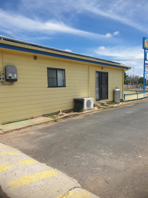 Newell Hwy Caravan Park - Foster Accommodation 6