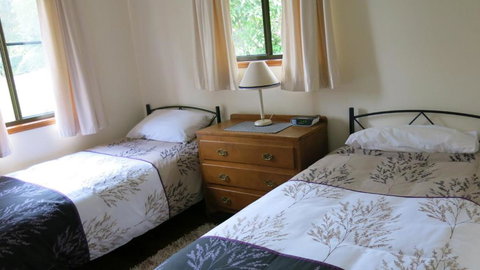 Ravensbourne Escape Cedar Lodge - Foster Accommodation 4