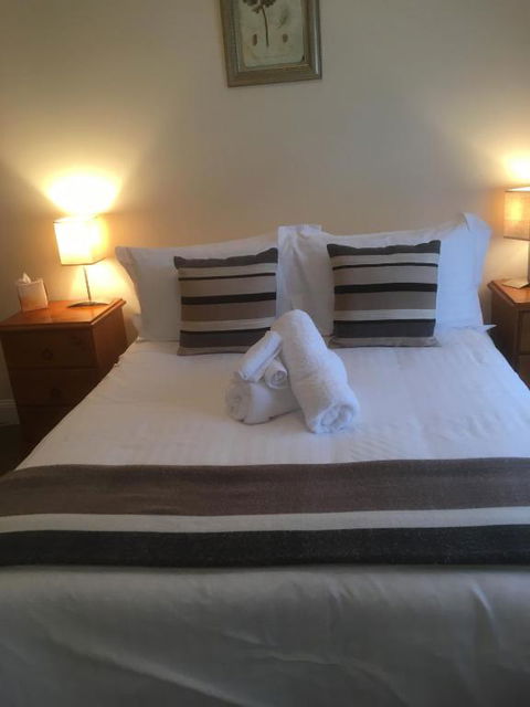 House On The Hill Bed & Breakfast - Foster Accommodation 2