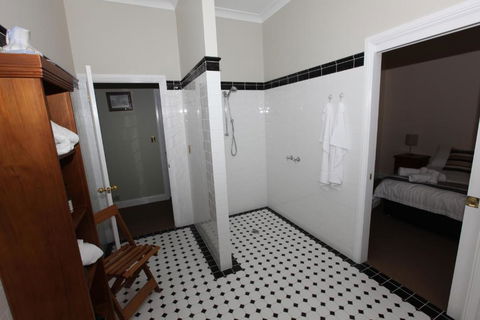 House On The Hill Bed & Breakfast - Foster Accommodation 5