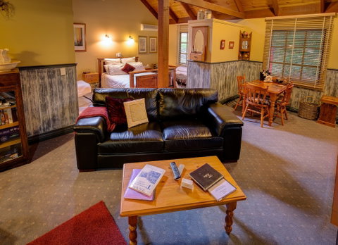 Trawool Cottages & Farmstay - Foster Accommodation 5