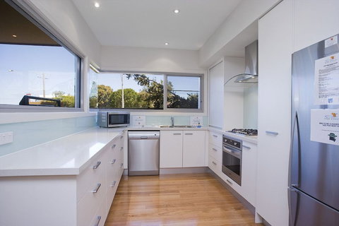 Two Bays Apartments - Foster Accommodation 6