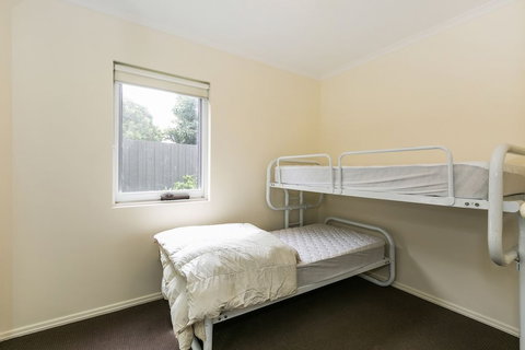 Two Bays Apartments - Foster Accommodation 2