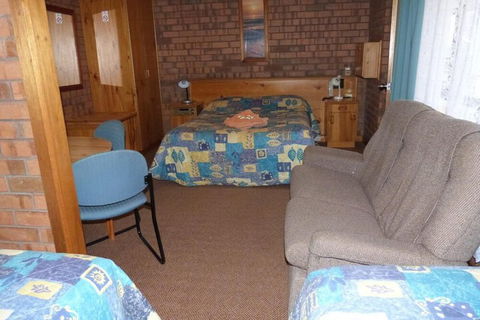 Wintersun Motel - Foster Accommodation 4