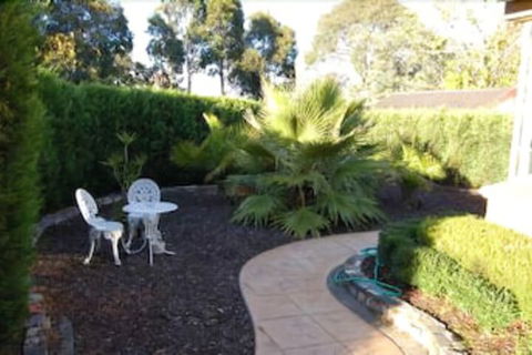 Bluebell Bed & Breakfast - Foster Accommodation 5