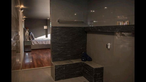 Mudstone Spa Retreat - Foster Accommodation 2