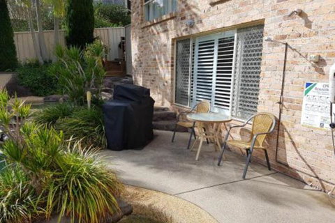 Corlette Poolside Getaway - Foster Accommodation 5