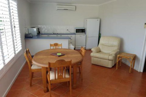 Corlette Poolside Getaway - Foster Accommodation 1