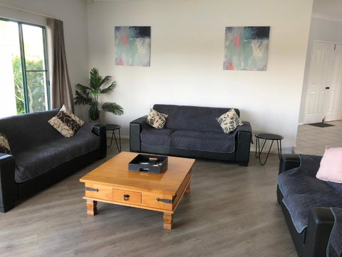 Bayz Maroochy Waters - Foster Accommodation 1