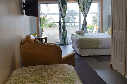 Applebay Guest House - Foster Accommodation 3