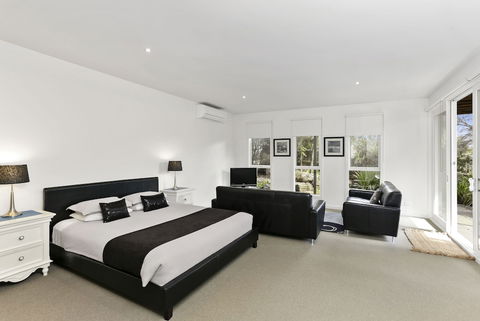 Anchors Beach House - Foster Accommodation 3