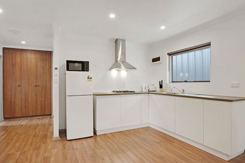 Adelaide Holiday Homes - Foster Accommodation 7
