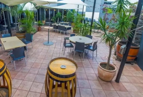 Lockleys Hotel - Foster Accommodation 6