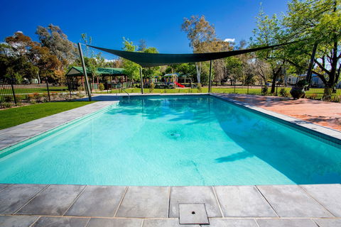 Albury Gardens Tourist Park - Foster Accommodation 4