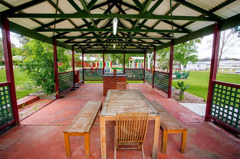 Albury Gardens Tourist Park - Foster Accommodation 5