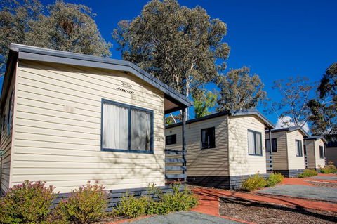 Albury Gardens Tourist Park - Foster Accommodation 1