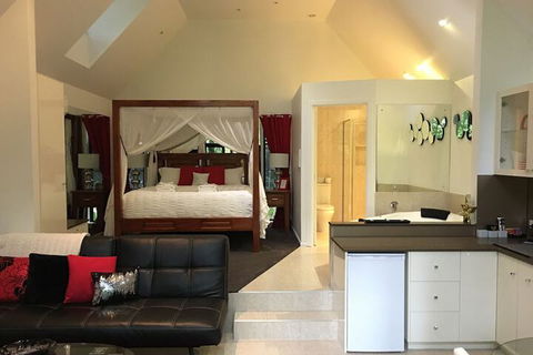 Linger A While Chalet - Foster Accommodation 4