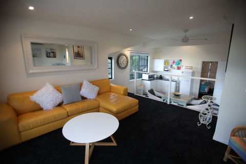 Amore At The Beach - Foster Accommodation 5