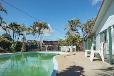 Bluff Palms Motel - Foster Accommodation 0