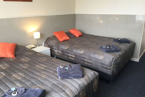 Blue Lake Motel - Foster Accommodation 3