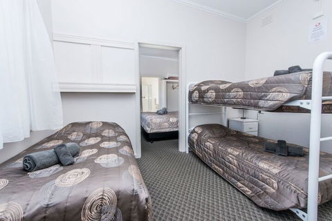 Blue Lake Motel - Foster Accommodation 5