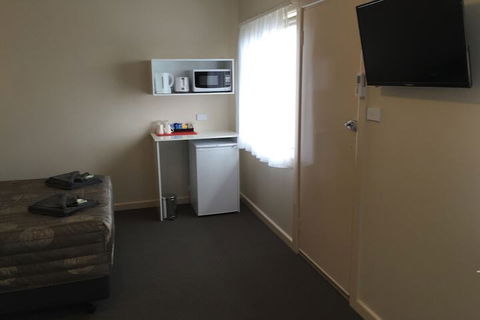 Blue Lake Motel - Foster Accommodation 2