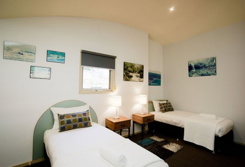PierView Apartments - Foster Accommodation 3