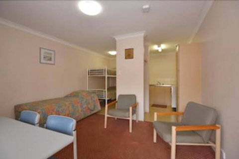 Albion Shamrock Hotel Motel - Foster Accommodation 5