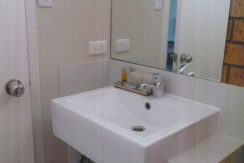 Rosebourne Gardens Motel - Foster Accommodation 7