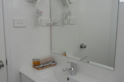 Rosebourne Gardens Motel - Foster Accommodation 4