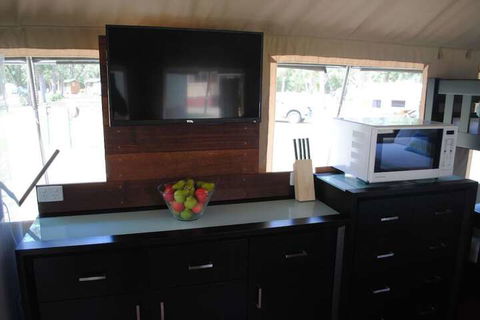 Island View Beach Resort - Foster Accommodation 7