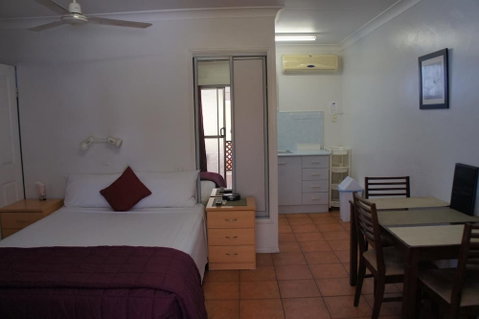 Ayrline Motel - Foster Accommodation 5