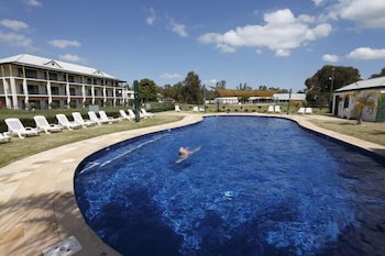 Yarrawonga Mulwala Golf Club Resort - Foster Accommodation 1