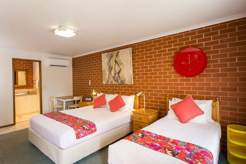 Yackandandah Motor Inn - Foster Accommodation 2