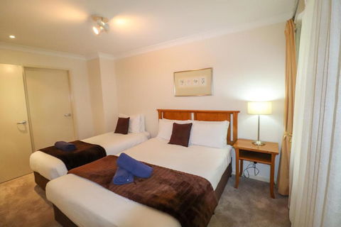 Dollarbird Treetops Townhouse - Foster Accommodation 3