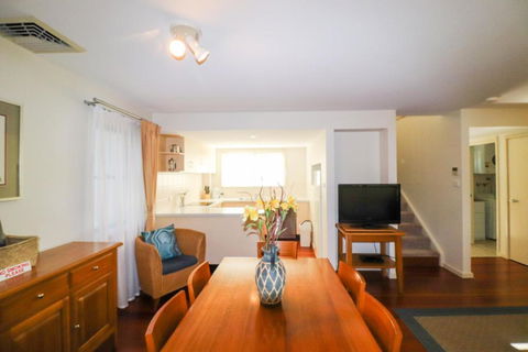 Dollarbird Treetops Townhouse - Foster Accommodation 2