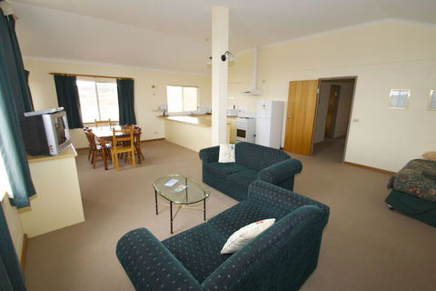 JE Resort - Foster Accommodation 4