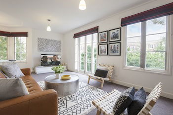BOUTIQUE STAYS - Wellington Mews - Foster Accommodation 1