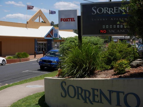 Sorrento Luxury Apartments - Foster Accommodation 1