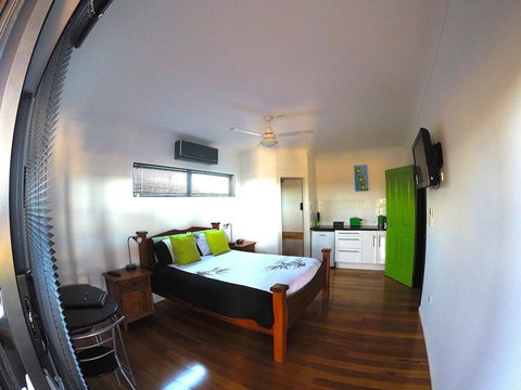 On The Deck @ Shark Bay - Foster Accommodation 2