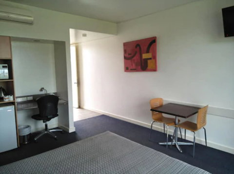 Country Roads Motor Inn Dysart - Foster Accommodation 5