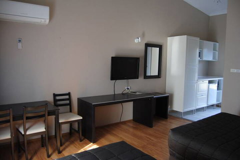 Airlie House Motor Inn - Foster Accommodation 5