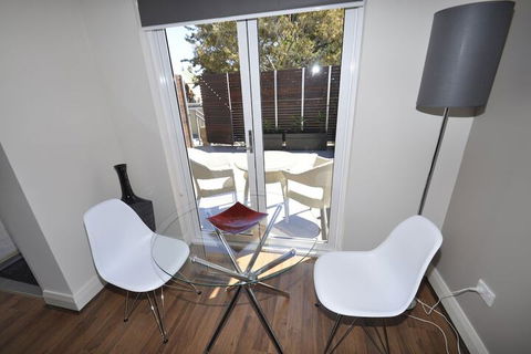 Glebe Furnished Apartments - Foster Accommodation 1