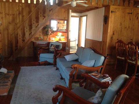 A Country Barn Retreat - Foster Accommodation 4
