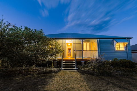 Apple Blossom Cottage - Foster Accommodation 2