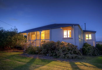 Apple Blossom Cottage - Foster Accommodation 1
